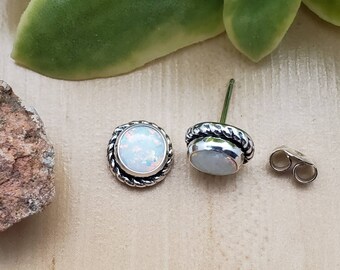 SoCute925 witte opaal stekers | Kleine opaal oorknopjes | 925 sterlingzilveren opaaloorstekers | Sierlijke opaalstekers | Minimalistische opaal | Opaal sieraden