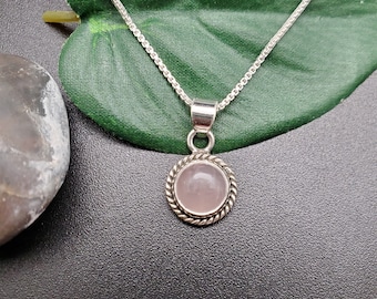 STN #251 / Collar con colgante de cuarzo rosa delicado de 8 mm con opciones de cadena de plata / Collar con colgante de cuarzo rosa de plata esterlina del suroeste