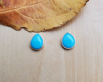 SoCute925 Zierliche Dornröschen Türkis Ohrstecker | Blauer Türkis Ohrstecker | Sterling Silber Türkis Ohrstecker | Hergestellt in den USA