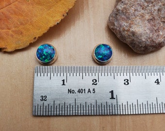 SoCute925 6 mm Grüner Opal Ohrstecker | Opal Ohrstecker | Sterling Silber Ohrstecker | Zierlicher Grüner Opal Schmuck | Hergestellt in den USA