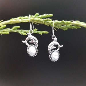 SoCute925 Weiße Büffel Türkis Delfin Ohrringe | Zierliche Weiße Türkis Delfin Ohrringe | Sterling Silber Southwestern Schmuck