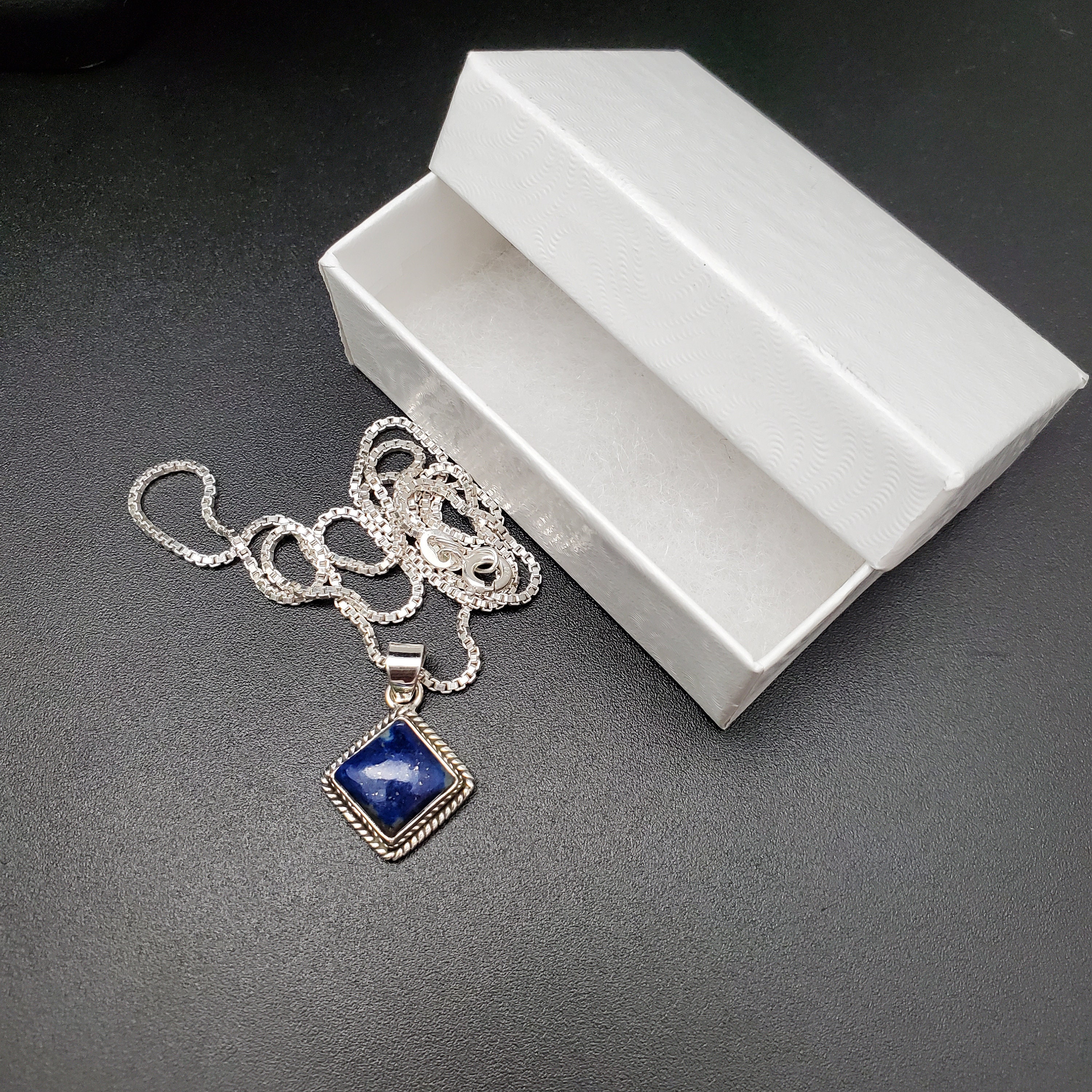 Lapis LazuLiです！ half-drilled-lapis-lazuli-tear