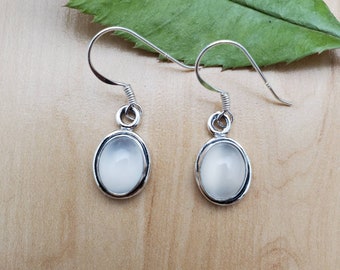 SoCute925 zierliche weiße Mondstein Ohrringe | Weiße Mondstein Ohrringe | Sterling Silber Heilen Weiß Mondstein Ohrringe | Hergestellt in den USA