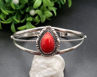 STN #C333 | Sierlijke roodkoraal manchetarmband | Sterlingzilveren druppelarmband | Bamboe koraalrode manchet | Southwest-armband | Cadeau voor haar