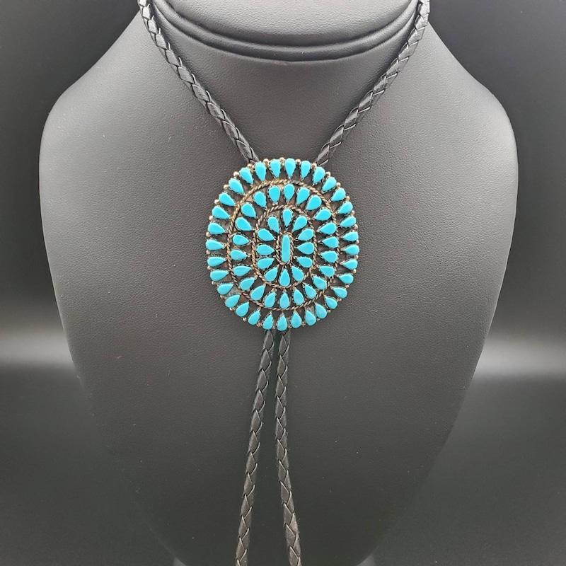 ANNLEY BOLO TIE NECKLACE