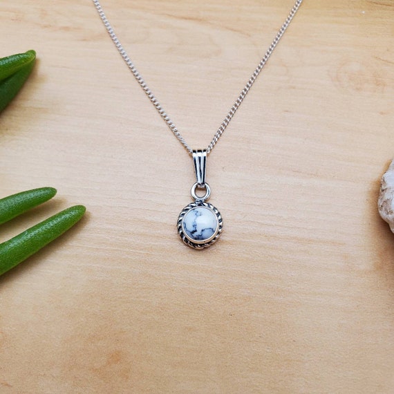 Arizona Howlite Head (ホワイトターコイズ) White Buffalo Turquoise