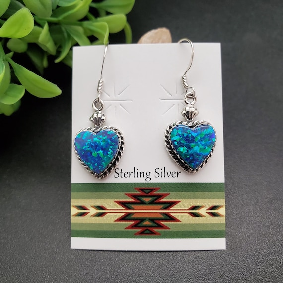 Orecchini A Cuore Con Opale Blu Sintetico – Philip Jones, Eleganti E Regalo - 4