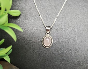 STN #241 / Pequeño y delicado colgante de cuarzo rosa con cadena de plata / Collar con colgante de cuarzo rosa estilo suroeste en plata esterlina