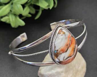 AAC #046 | Wunderschönes Armband mit kupferrorangefarbenem Stachelaustern-Türkis | Armband aus Sterlingsilber mit Muscheln | Großes tropfenförmiges Armband im Südwest-Stil