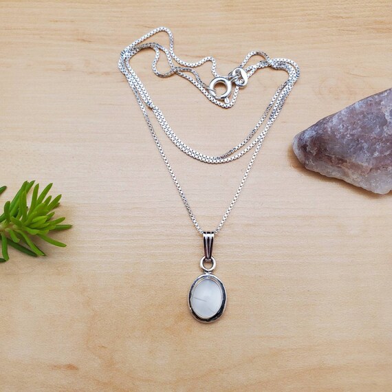 White moonstone deals pendant