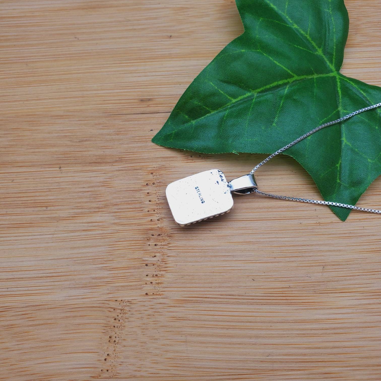 SoCute925 長方形ホワイトオパールネックレスペンダント