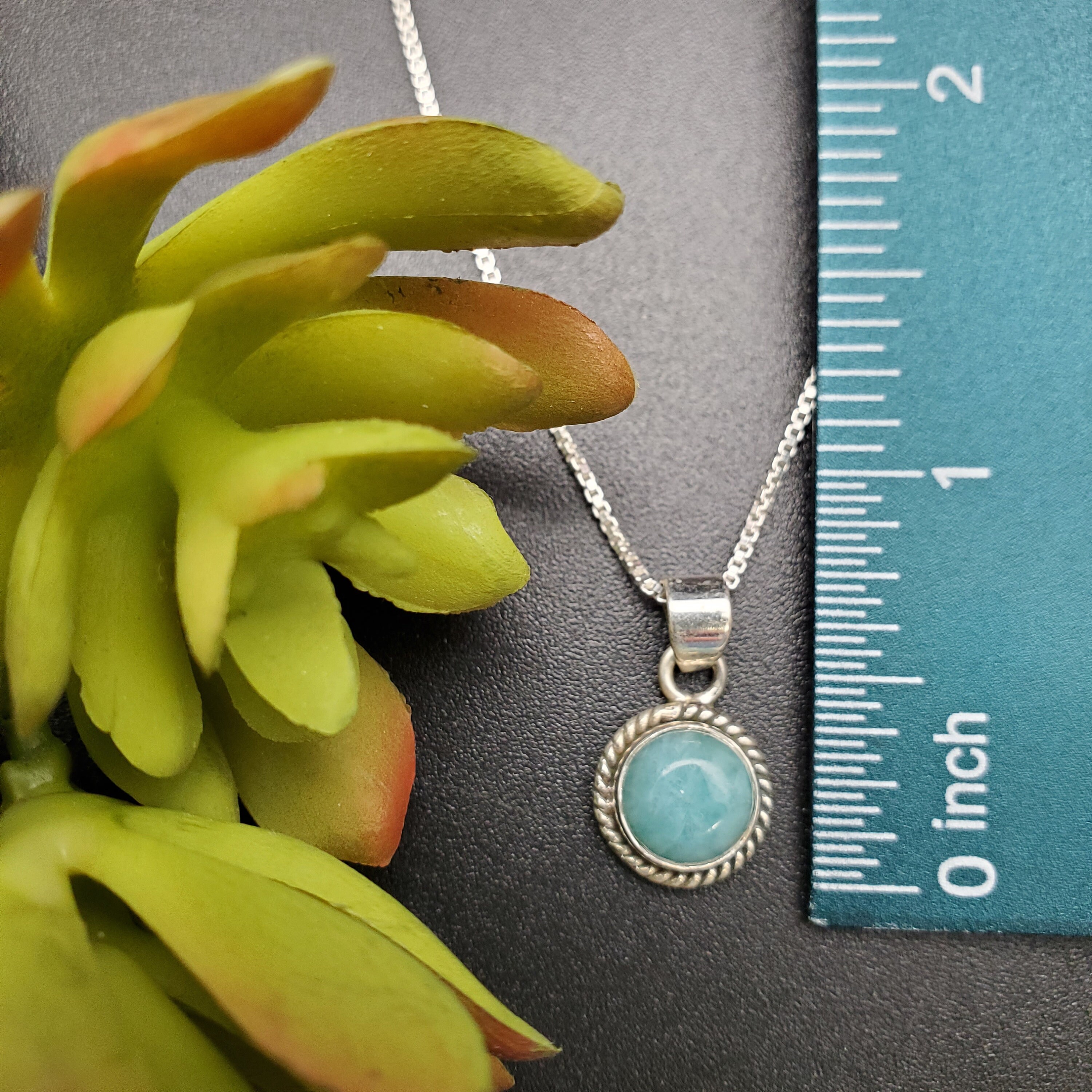 larimarページ Amazon.com: [ABCgems] Dominican Republic Sky-Blue Larimar AKA