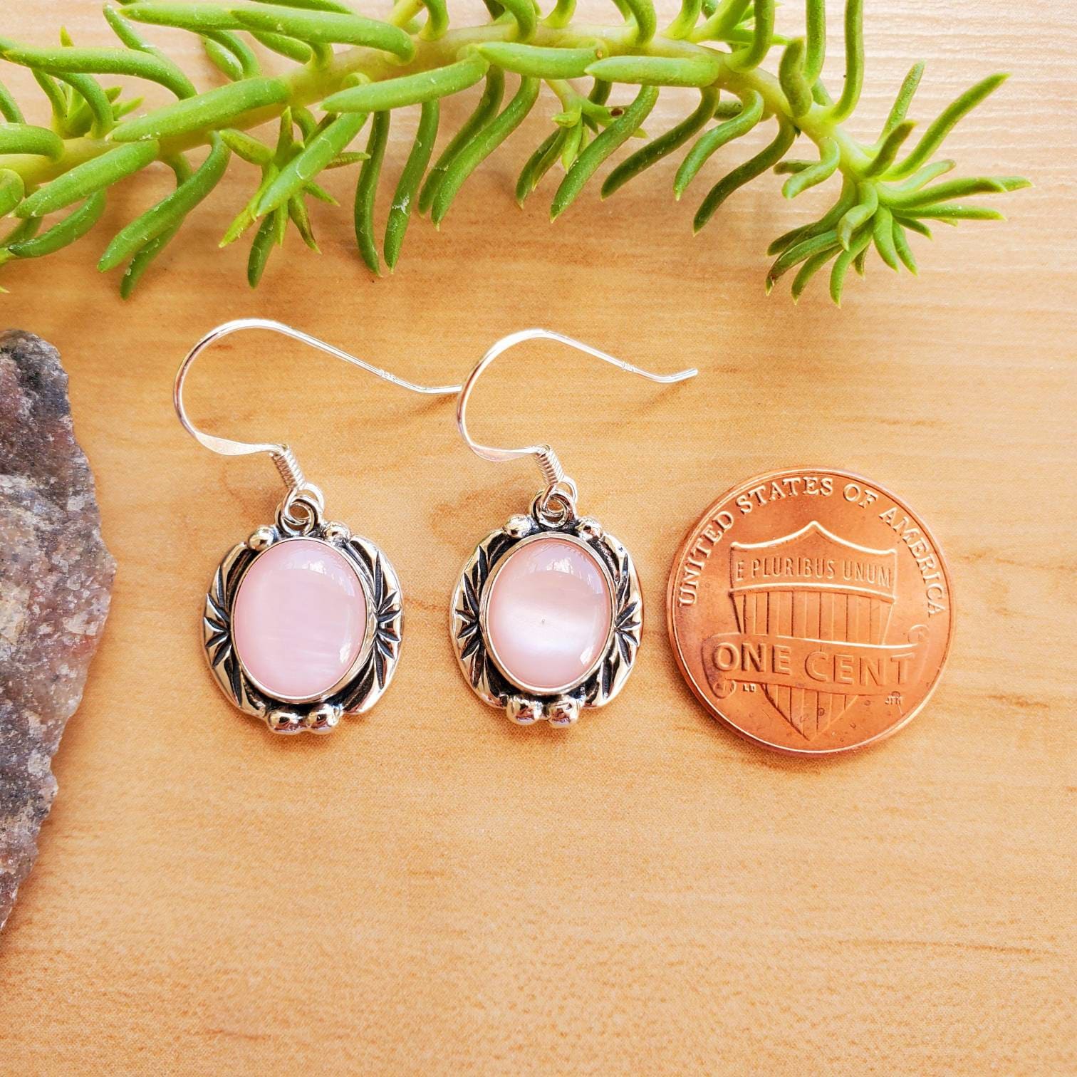 【threetimes】Pink coin earrings Children's Pink Cubic Zirconia Stud Earrings 14K Yellow Gold