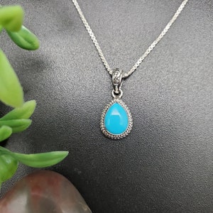 NST #62 | 7x9mm Forme de Larme Bleu Turquoise Collier Pendentif avec Chaîne en Argent | Collier pendentif sud-ouest turquoise en argent sterling