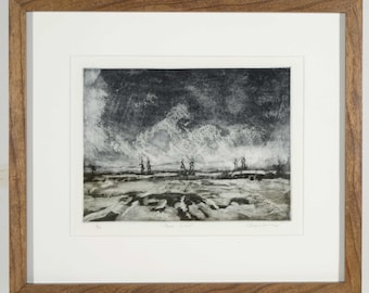 Original etsning. Stormiga himlar, landskap och gårdsfält, konstverk, färgintagliotryck, såld lövträram, konstnär Todd Tremeer