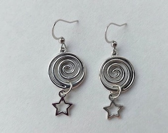Srebrne kolczyki w kształcie spirali Kolczyki z gwiazdą spiralną Galaktyka spiralna Kolczyki w kształcie spirali w dół w stylu gotyckim Y2K Styl grunge Prosty hipisowski