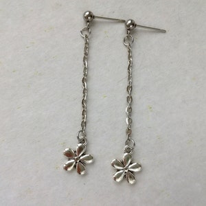 Flower charm dangle earrings Cute dainty daisy earrings Summer flowers  Floral jewelry Stainless steel stud Sunflower  Hippie Birthday gift