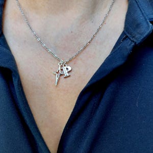 Collar de estrella del norte de plata Collar de letras personalizado Collares con iniciales para ella Estrella fugaz Estrella polar Cadena de acero inoxidable Estrella fugaz