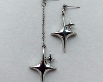 Asymmetrical celestial earrings Polaris earring North star Hypoallergenic mismatched silver star earrings Gothic jewelry Grunge Y2k Goth Alt