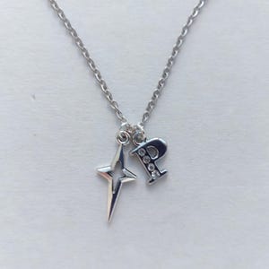 Collar con inicial de estrella de plata Estrella del norte Estrella fugaz Estrella polar Cadena de acero inoxidable Estrella fugaz gótica Collar personalizado por menos de 30