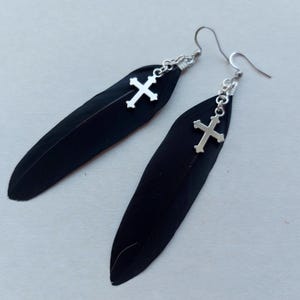 Falken inspiriert Feder Ohrringe schwarze Falke Flügel Anime Cosplay Kostüm Falken Schmuck Manga Schmuck Gothic Witchy Goth dunkle Magie Geschenkidee