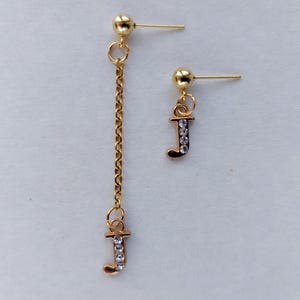 Pendientes de letras doradas Regalos personalizados para profesores Pendientes de letras asimétricas Pendientes con iniciales desiguales Pendientes con iniciales personalizadas