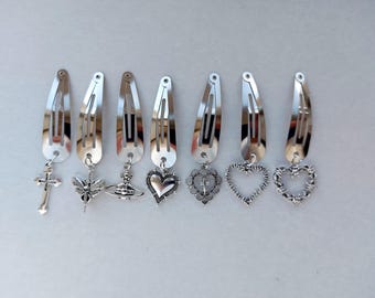 1 paio di fermagli per capelli in metallo Fermagli per capelli gotici a forma di cuore con punte e teschio con falena Fermagli per capelli vintage a forma di croce e sfera di Saturno Stile Harajuku Grunge Goth Diavolo Punk