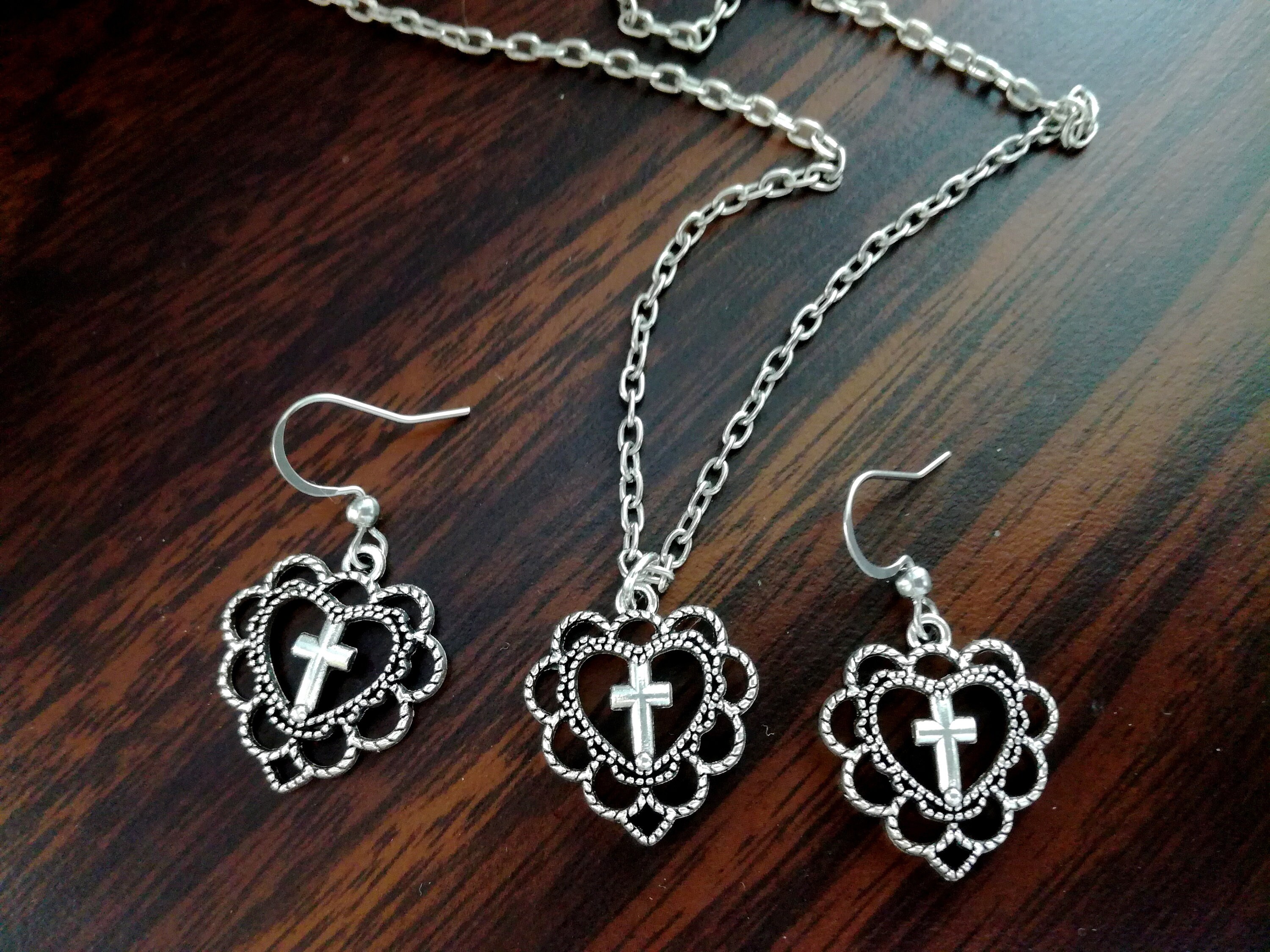 Orecchini Pendenti Gotici Punk - Libro Della Morte, 5.5x2.5 Cm | Accessori Cosplay, Stile Dark, Gothic, Regalo Alternativo