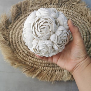 Large Balinese shell ball to place diameter 16 cm size L