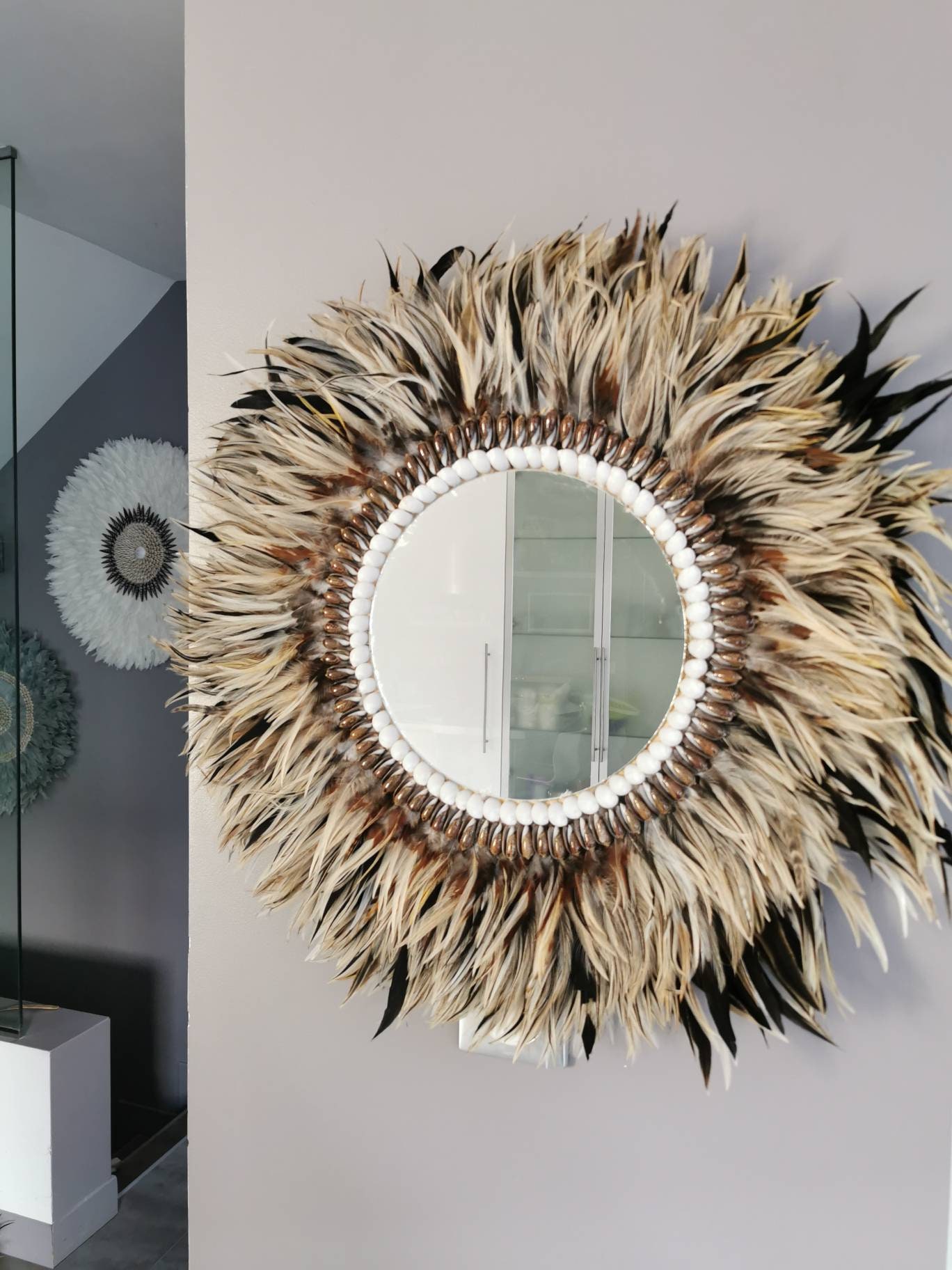 Juju Hat Jujuhat en Plumes Naturelles avec Centre Coquillages Diamètre 60 cm Coloris Marron Fauve Be