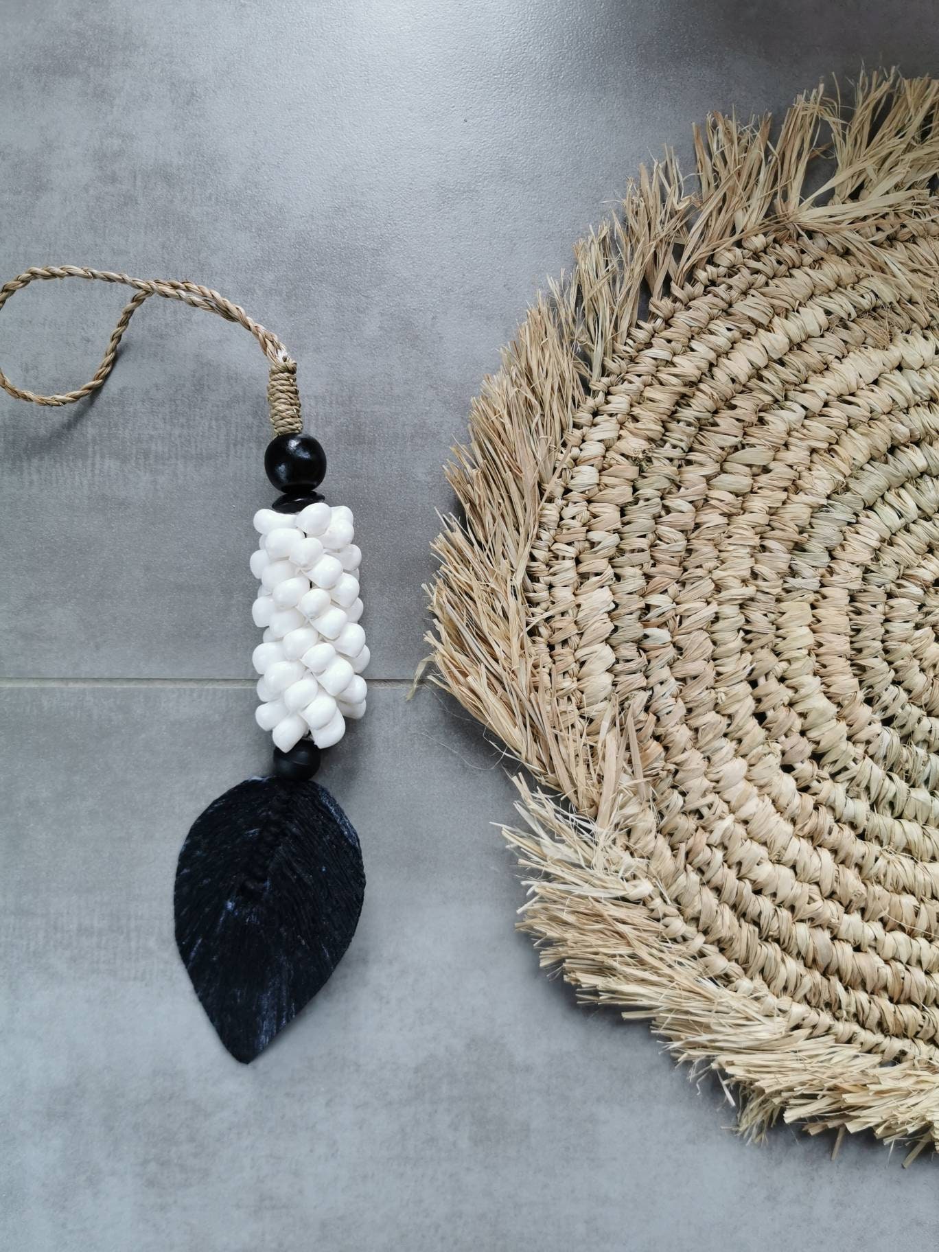 Embrase de Porte Coquillages Coloris Noir avec Feuille Macramé