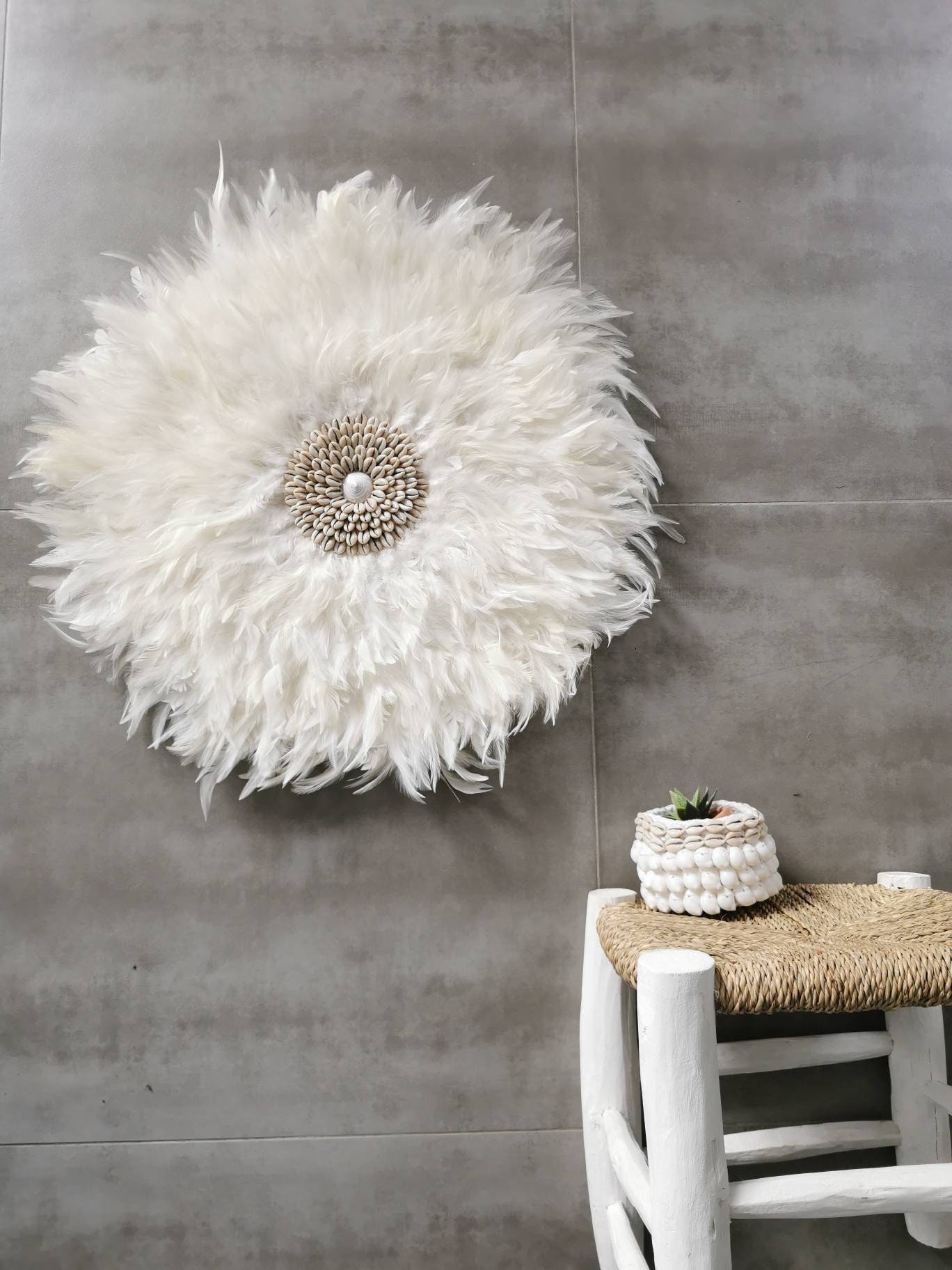 Juju Hat Jujuhat en Plumes Naturelles avec Centre Coquillages Diamètre 60 cm Coloris Écru Coquillage
