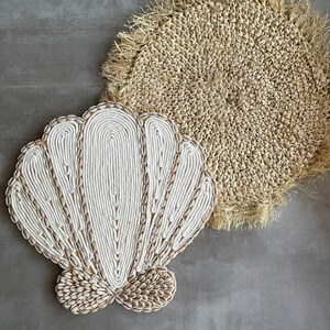 Wall decoration in pearls and shells in the shape of a shell - 30*30 cm