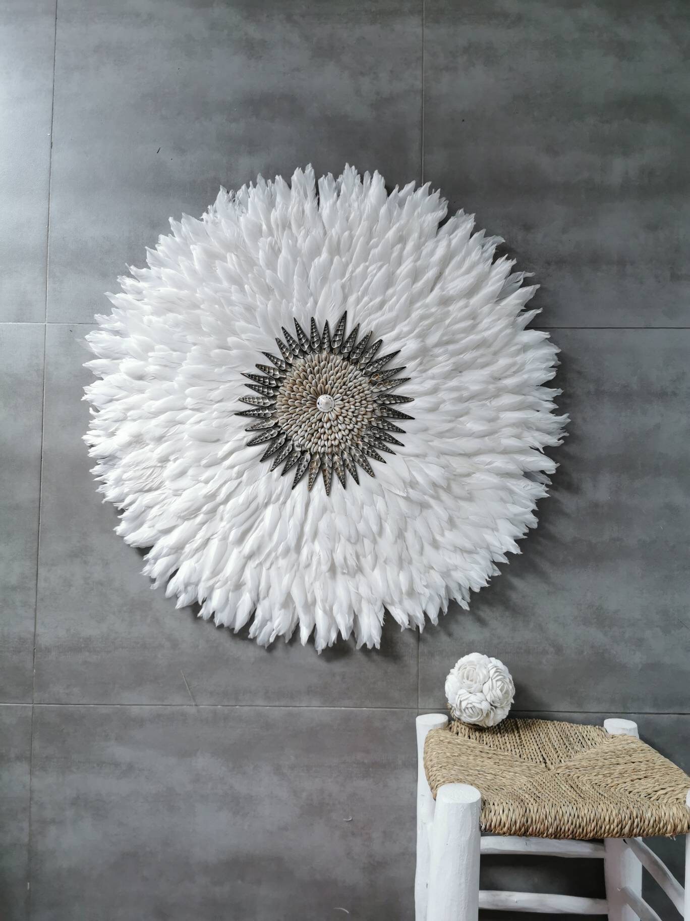 xxl Juju Hat Jujuhat en Plumes Naturelles avec Centre Coquillages Diamètre 80 cm Coloris Blanc Cassé