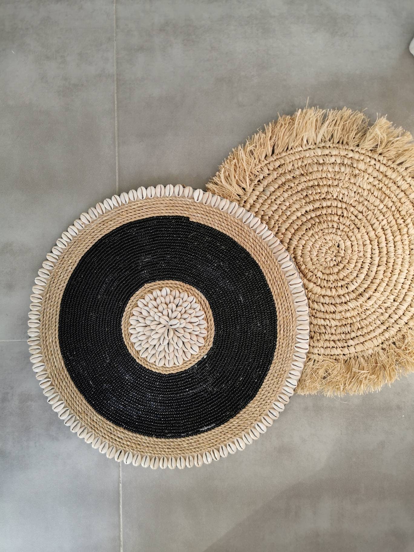 Décor Mural en Perles, Corde et Centre Coquillages - Diametre 40 cm Modèle Rana