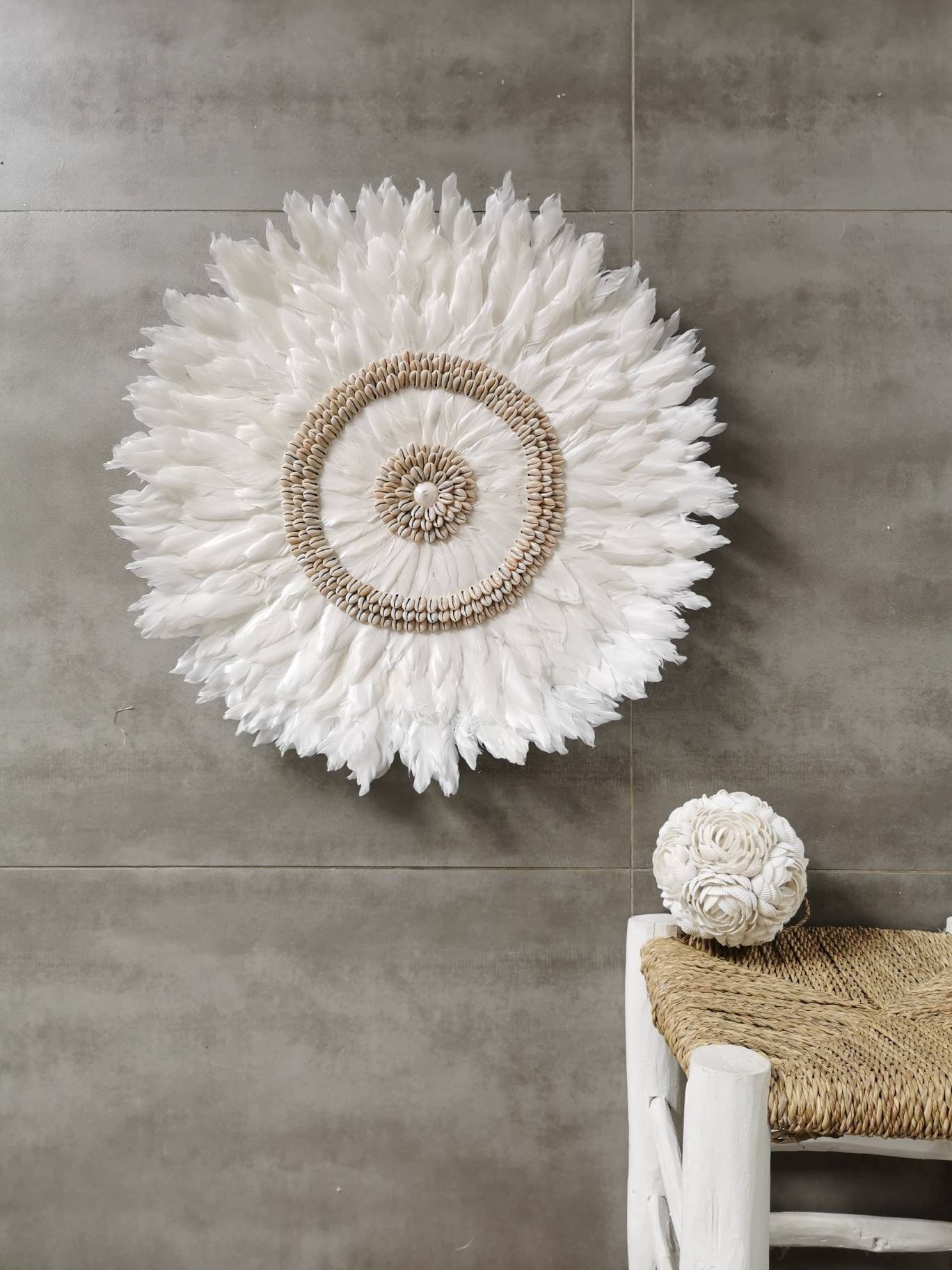 Juju Hat Jujuhat en Plumes Naturelles avec Centre Coquillages Diamètre 52/55 cm Coloris Blanc Cassé 
