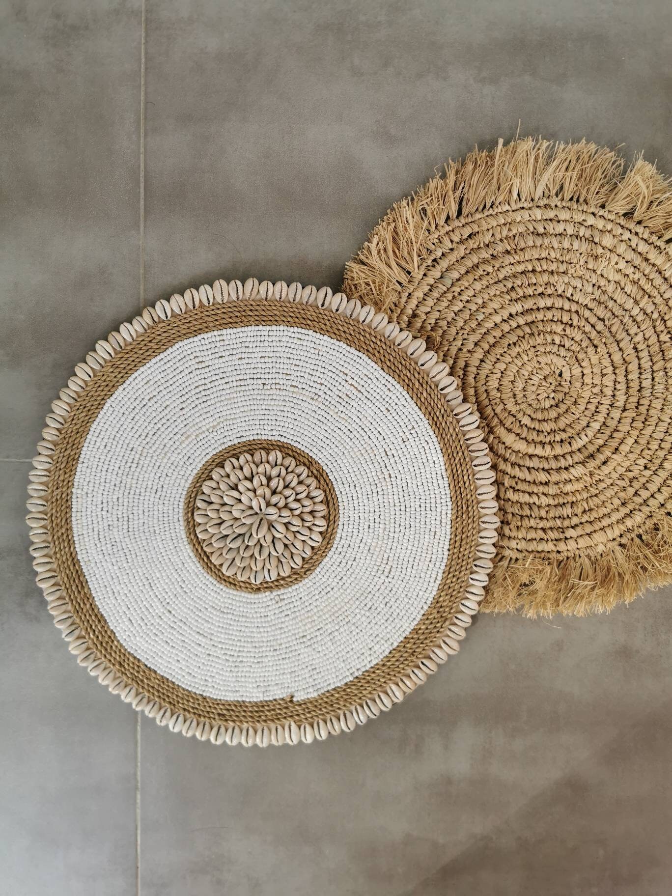 Décor Mural en Perles, Corde et Centre Coquillages - Diametre 40 cm Modèle Tara