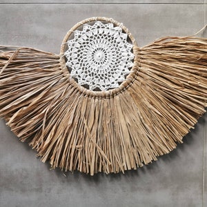 Natural fiber wall decoration with lace center - width 65 cm