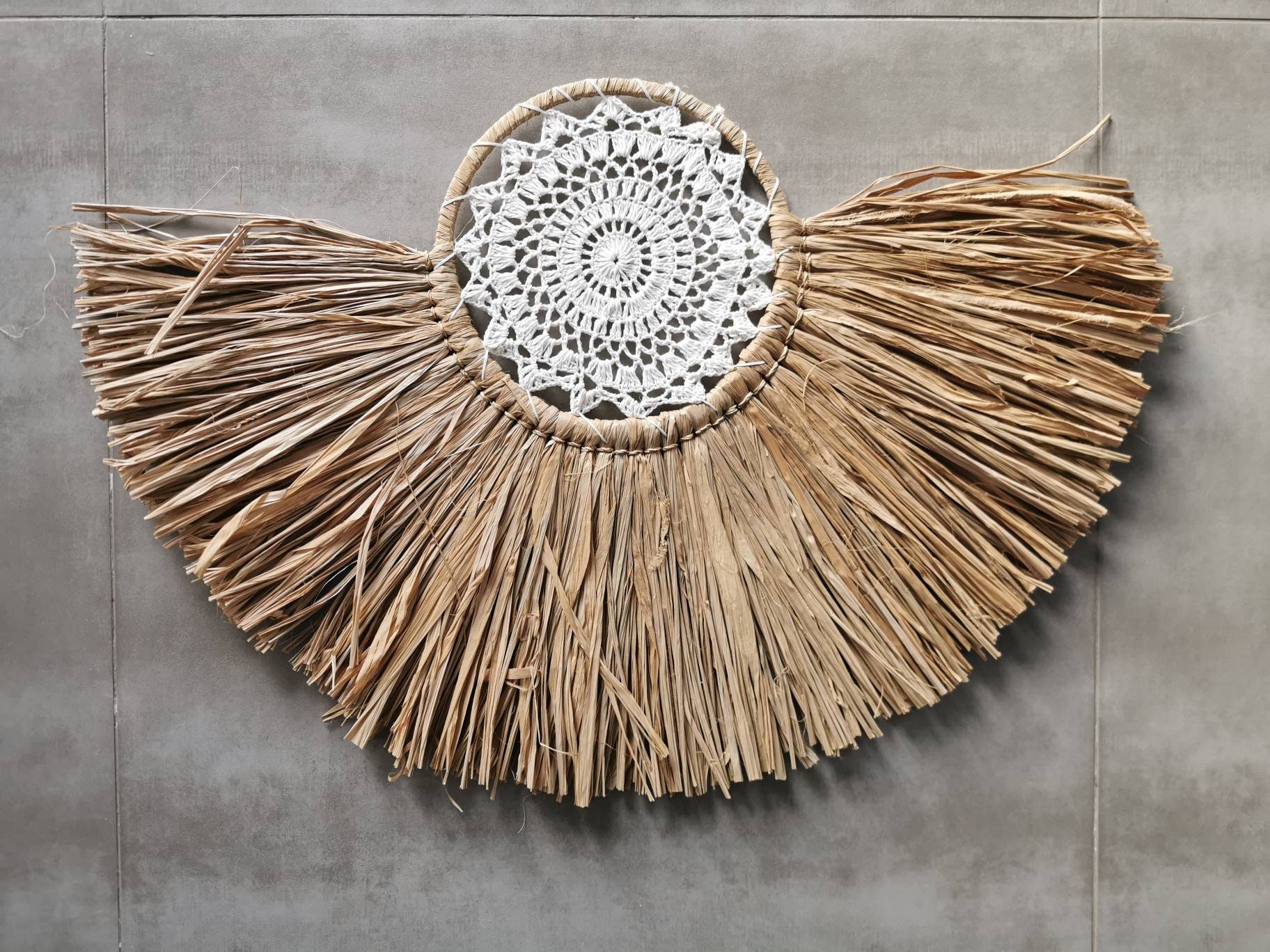 Décor Mural en Fibres Naturelles avec Centre Dentelle - Largeur 65 cm