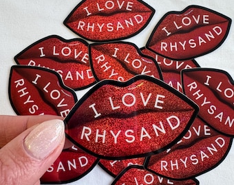 Naklejka z brokatowymi ustami „I Love Rhysand”