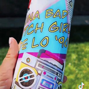 Una bad b*tch girl de lo ‘90 tumbler