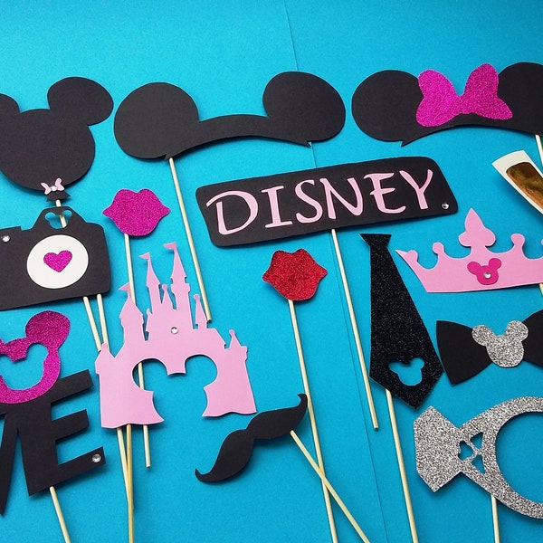 Accessoires photobooth x 23 thème disney. mariage,mickey, minnie, cupcake, wedding cake, strass, or, bague, couronne, love, paillettes ...