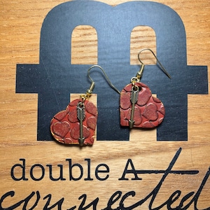 LOVELAND (leather heart drop earring)