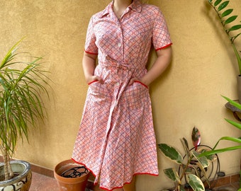 Soviet costume party Retro black and white women/'s smock Russian USSR milkmaid Wrapper with white neckband Vintage grandmother/'s dress