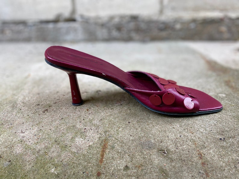 square toe heels 90s