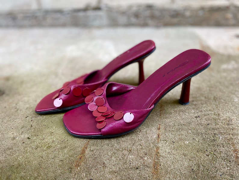 square toe heels 90s