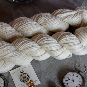 Organic Non-superwash merino Aran weight yarn natural colour undyed. 100g/166m