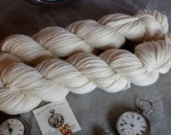 Organic Non-superwash merino Aran weight yarn natural colour undyed. 100g/166m