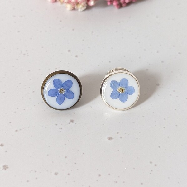 Small Forget Me Not Flower Tie Tack, Dainty Pressed Flower Pin Badge , Handmade Gift for Him, Groomsmen Gifts, Blue Flower Tie Tack