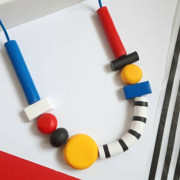 Collier en pâte polymère, Mondrian, collier d'art, collier moderne, collier géométrique, style Mondrian, collier rouge bleu blanc, esthétique